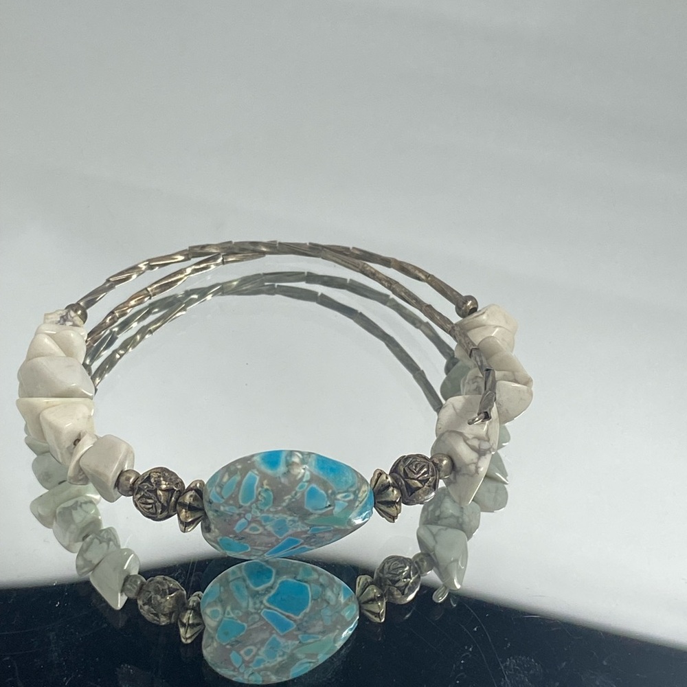 Elegant Blue and Silver Women's Bracelet